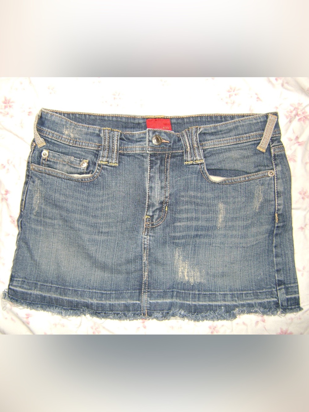 XXI Distressed Denim Mini Skirt | Y2K Low Rise Raw Hem | Medium Wash | Size M